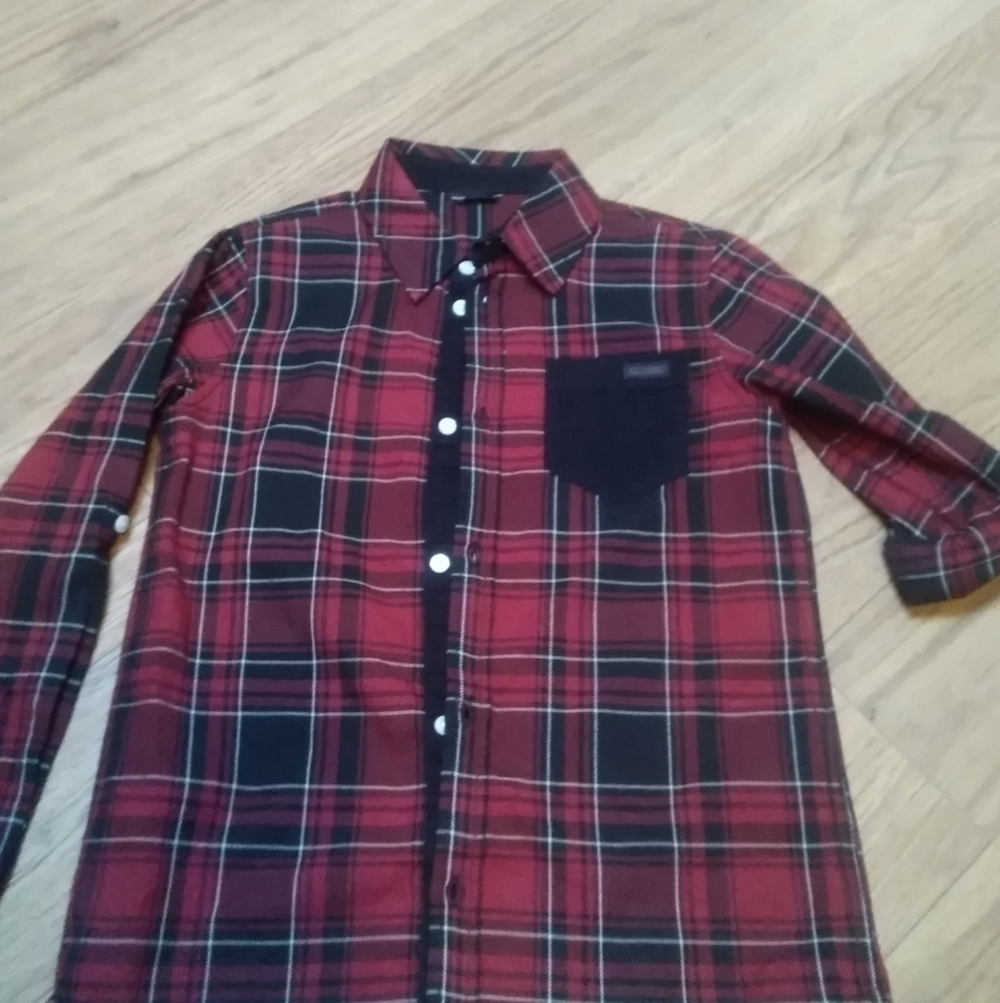 GUESS  button down shirt nwot​​​​​​​​​